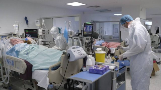 Σοκαριστική μαρτυρία εμβολιασμένης: «Εδώ και 3,5 μήνες έχω εμβολιαστεί – Είμαι με οξυγόνο! Τα μέτρα ήταν λάθος – Δεν ήταν δοκιμασμένο το εμβόλιο» (Video)