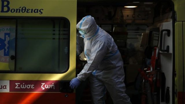 Θρήνος στο Αγρίνιο: Νεκρός άνδρας που ανέβηκε στην ταράτσα για επισκευή και έπεσε στο κενό