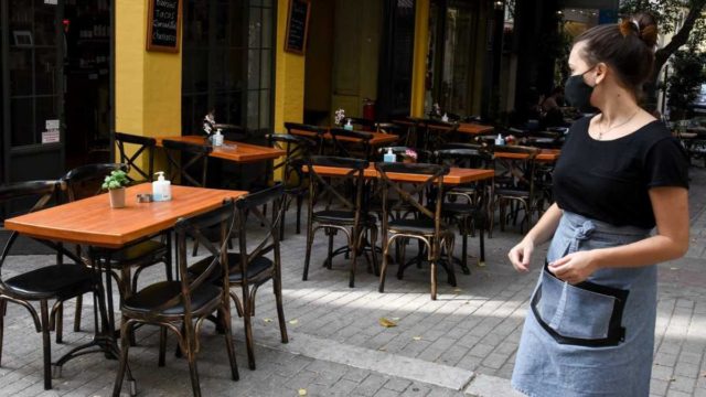 Στα… κάγκελα η εστίαση: Κλειστά καταστήματα και delivery στις 16/11 – Τα μέτρα στήριξης που ζητούν