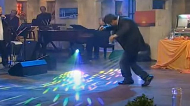 Το… βαρύ ζεϊμπέκικο του Σπύρου Παπαδόπουλου που έχει ξεπεράσει τις 5.774.055 προβολές