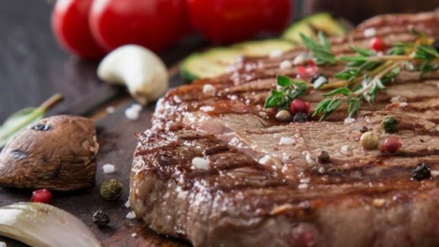 Αυτή η μαρινάδα θα χαρίσει απίστευτη γεύση στα ψητά σας κρέατα