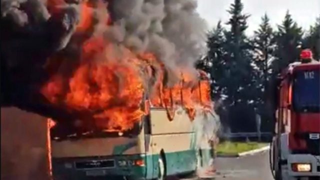 Σοκ στην Καβάλα: ΚΤΕΛ τυλίχτηκε στις φλόγες