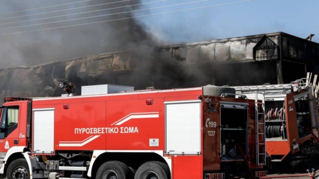 Πυρκαγιά σε ισόγειο χώρο στην οδό Γούναρη στον Πειραιά – Κυκλοφοριακές ρυθμίσεις στην περιοχή