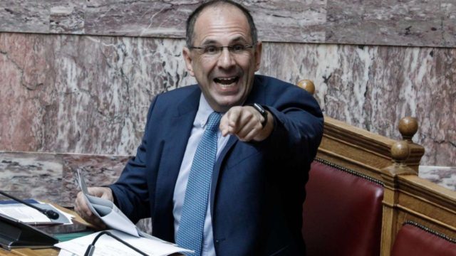 Επίθεση “Ρουβίκωνα” στο σπίτι του Γεραπετρίτη (video)