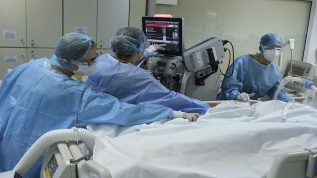 Πότε θα τελειώσει οριστικά η πανδημία – Τι απαντά Έλληνας καθηγητής από τις ΗΠΑ