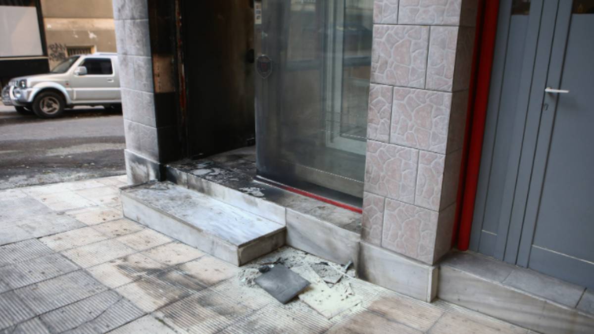 Θεσσαλονίκη: Γκαζάκια σε εισόδους πολυκατοικιών