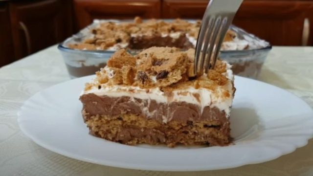Νόστιμο και γρήγορο γλυκό ψυγείου με 3 υλικά!