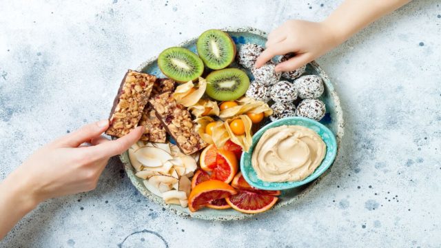 Πέντε snacks που δεν ξεπερνούν τις 100 θερμίδες