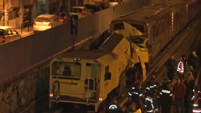 Ατύχημα στον ΗΣΑΠ με τρεις τραυματίες: Σύγκρουση βαγονιών στο σταθμό Άγιο Νικόλαο – Πήδηξαν εργάτες για να σωθούν – Ο ένας πολύ σοβαρά!