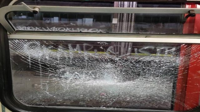 Βανδαλισμοί σε έξι συρμούς του ΗΣΑΠ μετά το ΑΕΚ – Ολυμπιακός