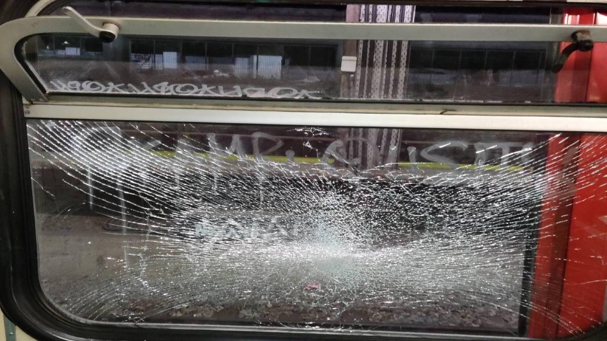 Βανδαλισμοί σε έξι συρμούς του ΗΣΑΠ μετά το ΑΕΚ – Ολυμπιακός