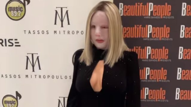 Επίθεση με βιτριόλι: Το δυνατό μήνυμα της Ιωάννας Παλιοσπύρου – Εμφανίστηκε στην Εβδομάδα Μόδας