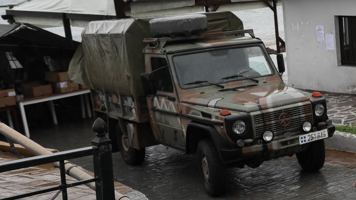στρατιωτικό όχημα camo