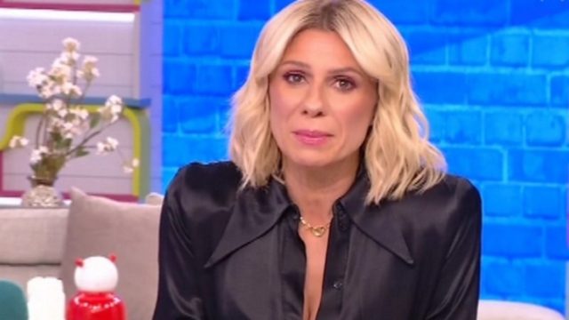 Θρίλερ με την υγεία της Κατερίνας Καραβάτου – Εκτός εκπομπής η παρουσιάστρια