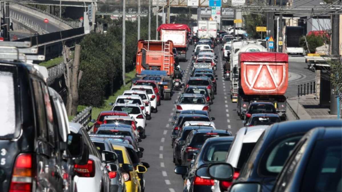 Νέο «έμφραγμα» από τροχαίο: Κίνηση στην Αττική οδό από καραμπόλα τεσσάρων οχημάτων