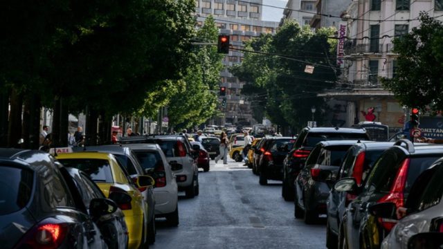 Κυκλοφοριακό κομφούζιο στους δρόμους της Αττικής: Ταλαιπωρία λόγω της απεργίας στα ΜΜΜ – Που υπάρχουν προβλήματα