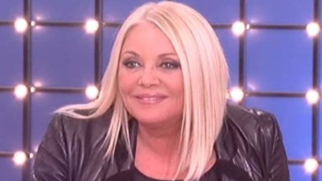 “Ο Θεός για κάποιο λόγο…”: Η απέλπιδα προσπάθεια της Ρούλας Κορομηλά για να κάνει παιδί που την καθήλωσε σε καροτσάκι!