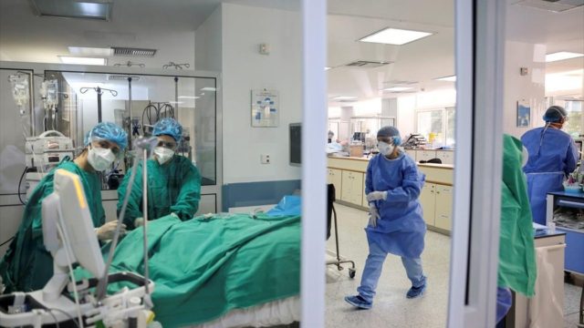 Κορωνοϊός: Νέος συναγερμός με 7.105 κρούσματα – Έφτασαν τα πρώτα μονοκλωνικά αντισώματα