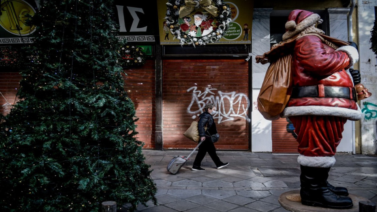 «Θα πάρουμε μέτρα όπως άλλες ευρωπαϊκές χώρες…» – Βόμβα από Έλληνα καθηγητή (Video)