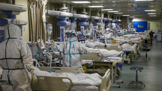 Κορωνοϊός: Δραματική αύξηση σε εισαγωγές στα νοσοκομεία και μολύνσεις