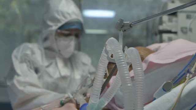 Κορωνοϊός: «Μαύρο» ρεκόρ με 6.700 νέα κρούσματα και 59 θανάτους – Στους οι 434 διασωληνωμένοι