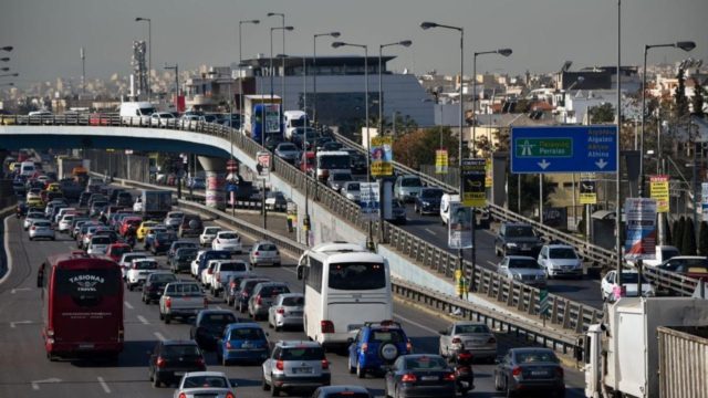 Αμόκ στους δρόμους της Αθήνας: Στο “κόκκινο” πολλές κεντρικές αρτηρίες (photo)