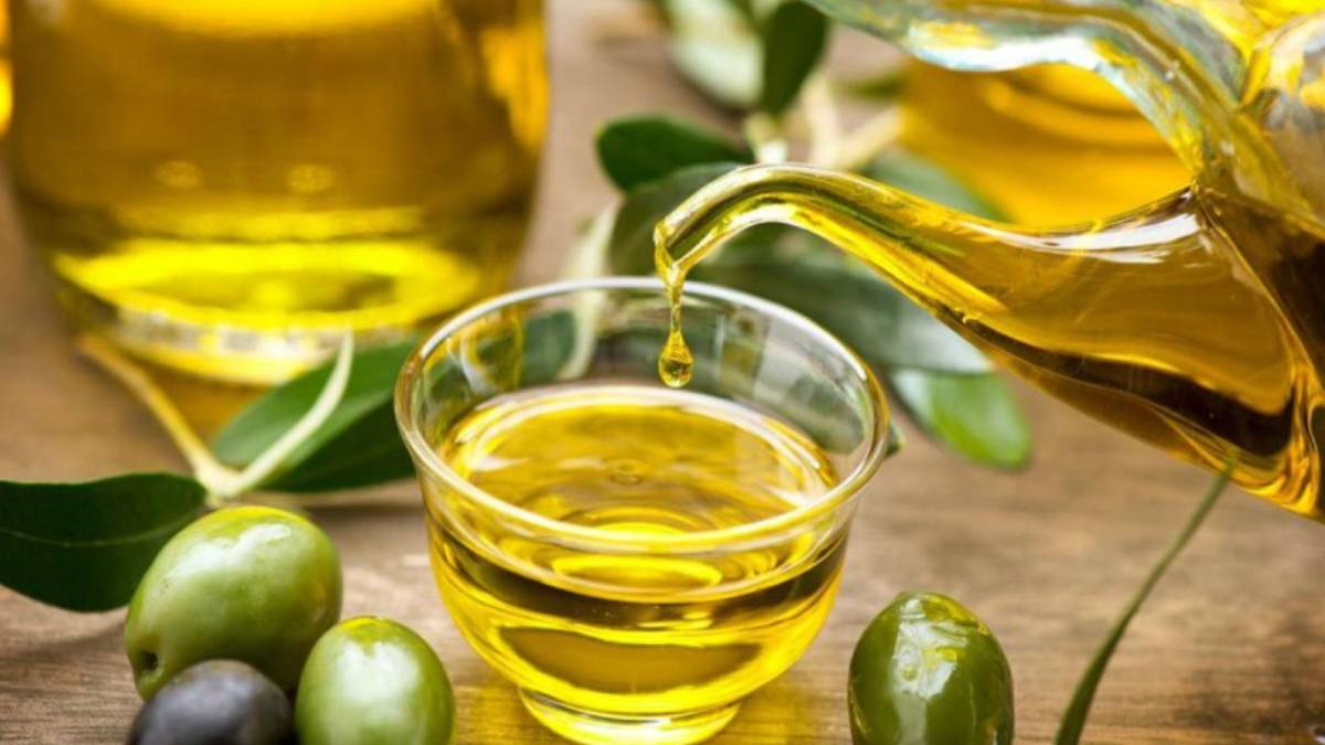 Έπινε κάθε πρωί μια κουταλιά ελαιόλαδο και απαλλάχτηκε από τον πιο αφόρητο πόνο