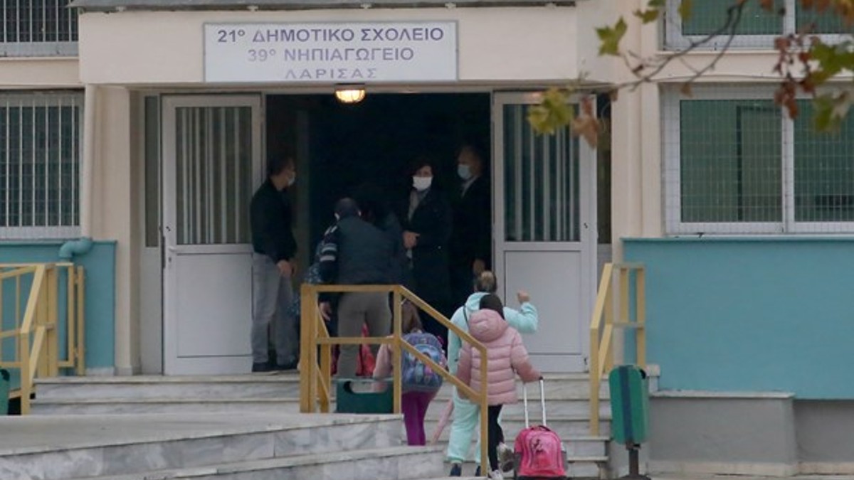 Λάρισα: Γονείς – αρνητές κρατούν 34 μαθητές εκτός σχολείου – Κινδυνεύουν να χάσουν τη χρονιά