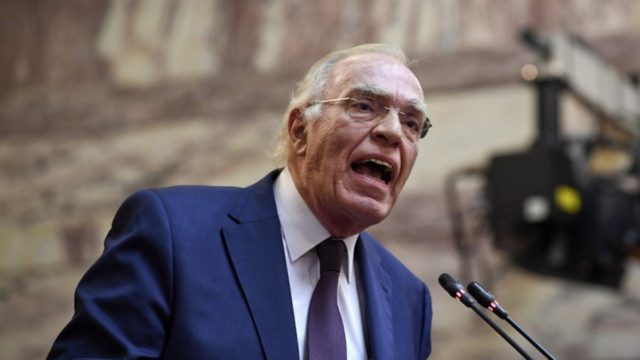 Αποσωληνώθηκε ο Βασίλης Λεβέντης – Τα νεότερα για την κατάσταση της υγείας του