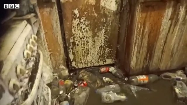 Απίστευτο: 55χρονος ζούσε σε άθλιες συνθήκες – Οι εικόνες του σπιτιού του προκαλούν τρόμο (video)