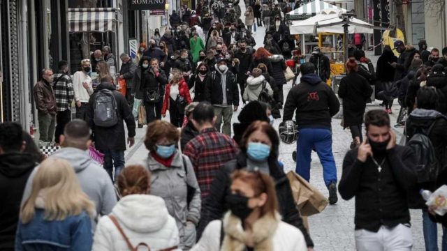 Άμεσα μέτρα της κυβέρνησης: «Πόρτα» παντού για τους ανεμβολίαστους – Πιστοποιητικά με ημερομηνία λήξης και τρίτη δόση μετά από 5.5 μήνες