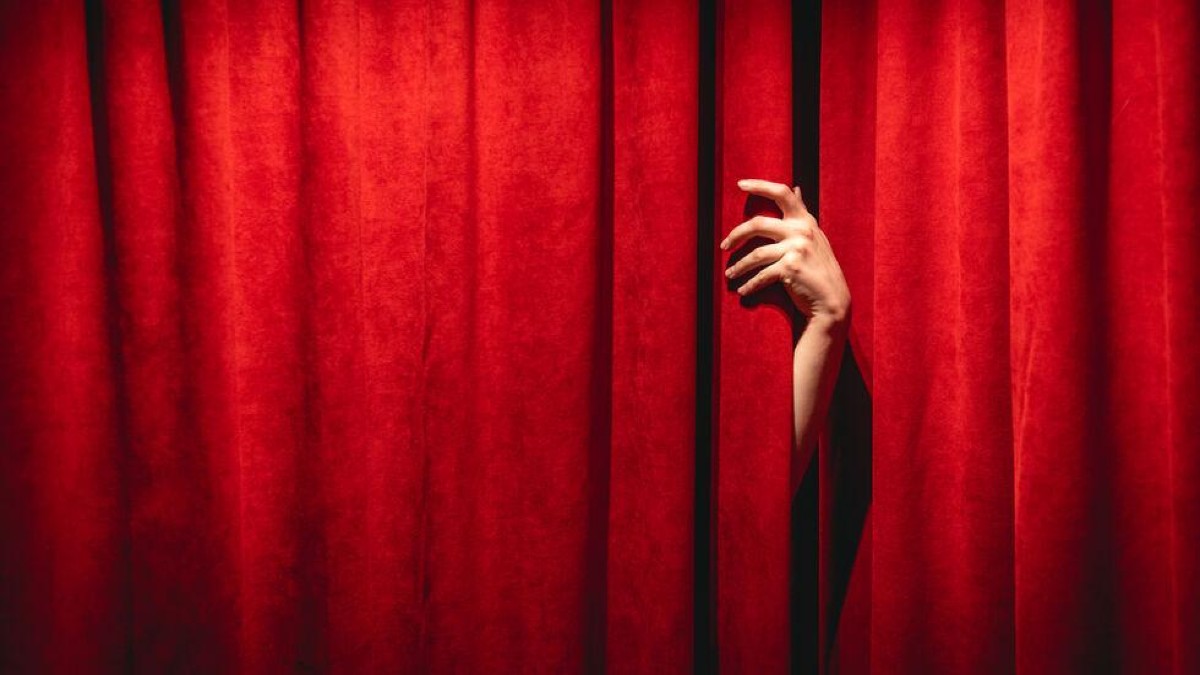 Βόμβα με νέα μήνυση σε ηθοποιό – Φέρεται να βίασε γνωστή ηθοποιό και την αδερφή της! (Video)