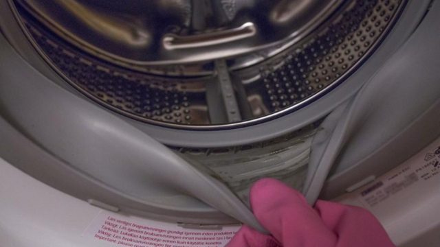 Το πλυντήριό σας είναι γεμάτο μούχλα; Αφαιρέστε την εύκολα με αυτό το πανέξυπνο κόλπο!