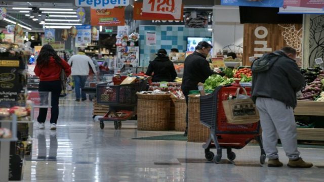 Έσκασαν νέα μέτρα: «Κόφτης» στα σούπερ μάρκετ – Αφορά και τους εμβολιασμένους!