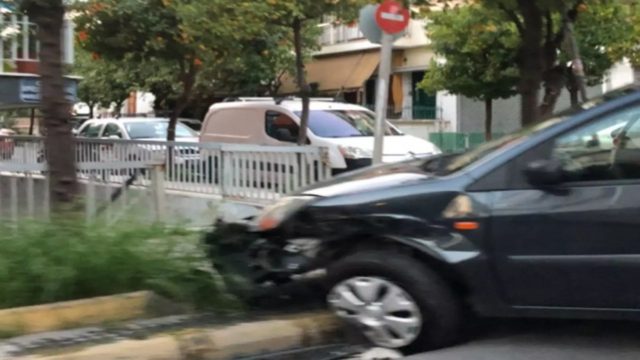 Νίκαια: Τροχαίο με τριπλή καραμπόλα έξω από το γήπεδο της Προοδευτικής – Φωτογραφίες από το σημείο