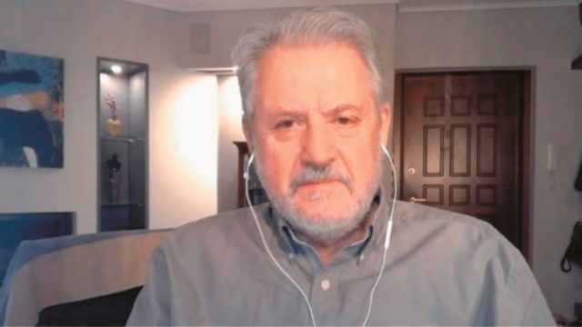 Δραματική προειδοποίηση Νίκου Καπραβέλου: «Θα γίνουμε Ρουμανία, θα νοσηλεύουμε ασθενείς στα πάρκινγκ – Υποχρεωτικό εμβόλιο, αλλιώς… lockdown» (Video)