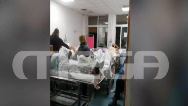Τραγικές καταστάσεις στα νοσοκομεία – Περιμένουν ώρες για ένα κρεβάτι