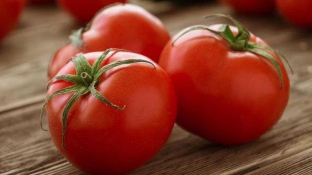 Το απόλυτο κόλπο που θα κάνει τις ντομάτες σας να μην χαλάνε