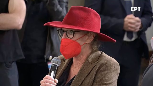 Ingeborg Beugel: Η Ολλανδή δημοσιογράφος έφυγε από την Ελλάδα – Της πέταξαν πέτρα στο κεφάλι