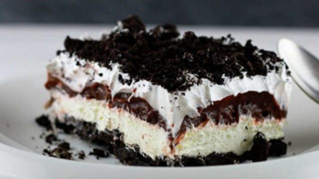 Γλυκό ψυγείου με Oreo μόνο με 3 υλικά και έτοιμο σε 15 λεπτά!
