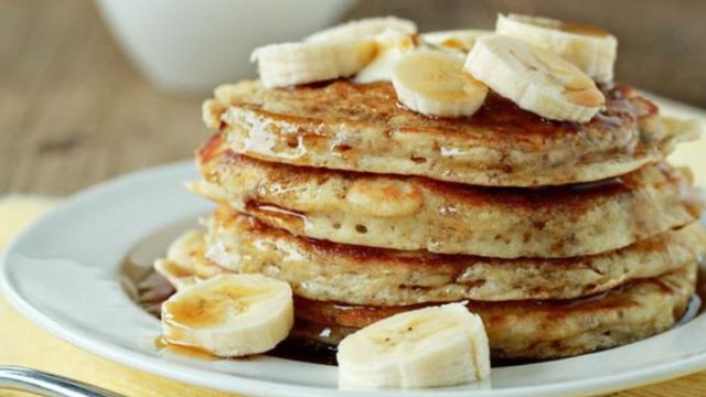 Υγιεινά pancakes με μόνο 4 υλικά