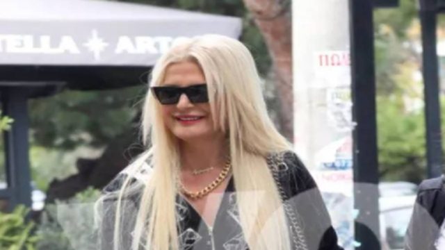 “Γκρέμισε” την Γλυφάδα με την εμφάνισή της η Μαρίνα Πατούλη – Με αθλητικό παντελόνι και peep toe παπούτσι