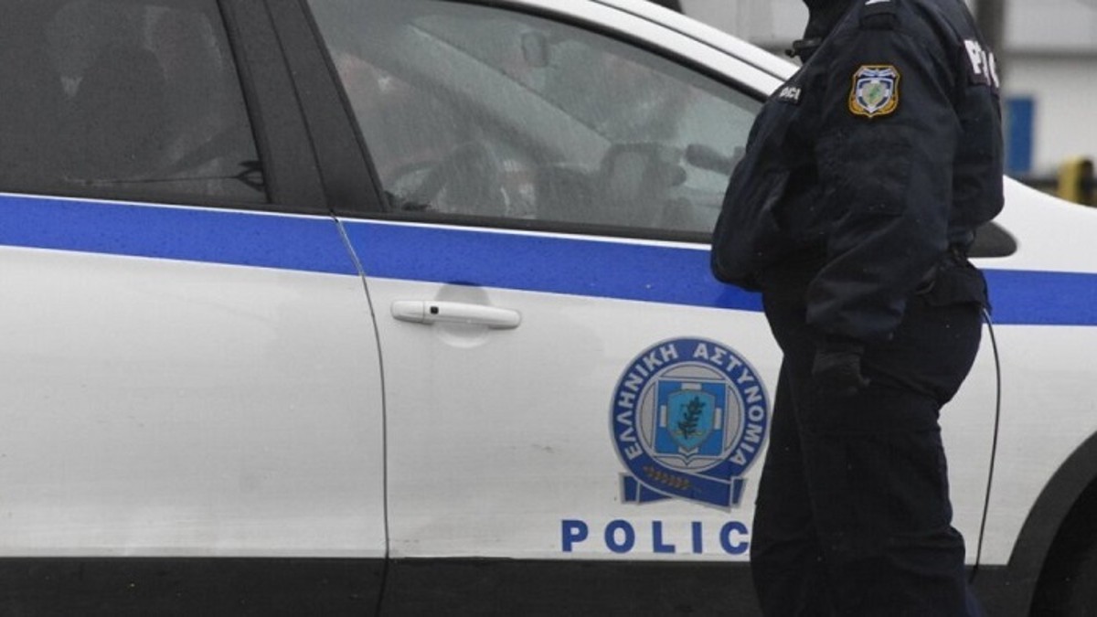 Απίστευτο σκηνικό στη Λαμία – Δάσκαλος πλάκωσε στο ξύλο πατέρα μαθητή μέσα στο σχολείο