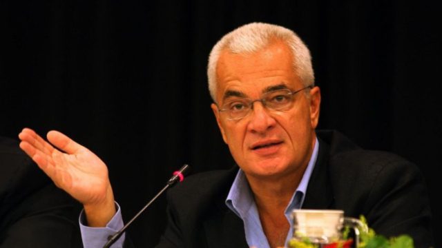 Κόλαφος ο Γιάννης Πρετεντέρης για τους ιερείς: «Να τους κόψουν τον μισθό εάν δεν εμβολιάζονται»