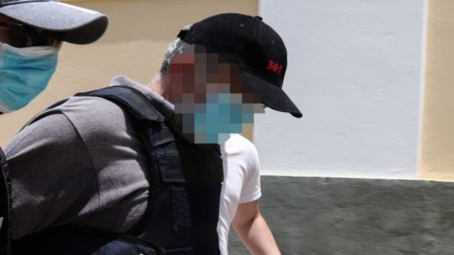Χαμός στη δίκη του «ψευτογιατρού»: «Έσπασε» την καραντίνα για κορωνοϊό και εμφανίστηκε στο δικαστήριο!
