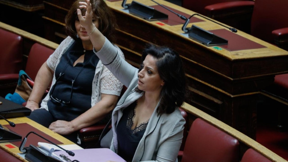 Γραφείο Τύπου πρωθυπουργού: “Καρφιά” κατά Ραλλίας Χρηστίδου για “fake news”