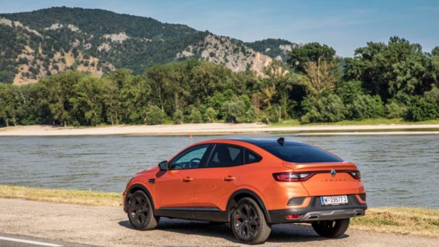 Η επανάσταση του hatchback από τη Renault