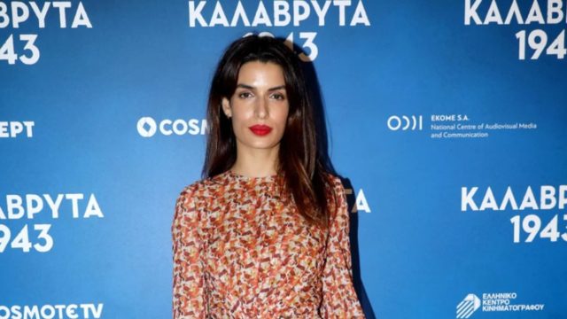 Απίστευτο! Η Τόνια Σωτηροπούλου στον κινηματογράφο με φόρεμα αξίας…