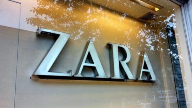 Σε έκπτωση το πιο θηλυκό πουκάμισο του Zara – Πράσινο με βαθύ ντεκολτέ