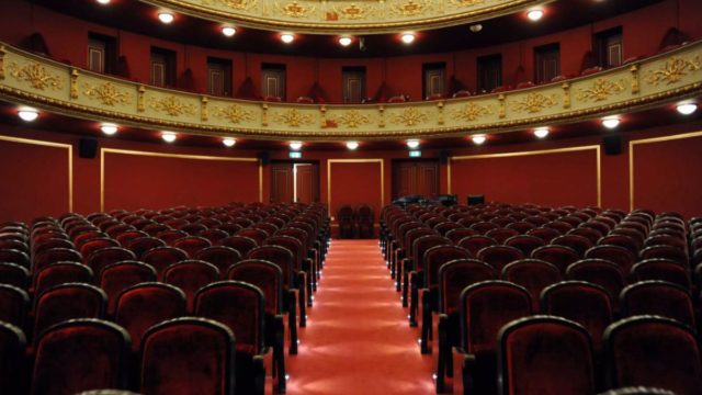 Ποίες παραστάσεις κάνουν πρεμιέρα σήμερα Τετάρτη 10/11;